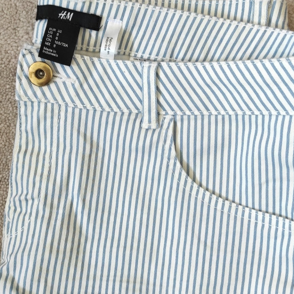 Shorts - Picture 3 of 4